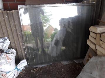 enkel glas beschikbaar voor biedingen