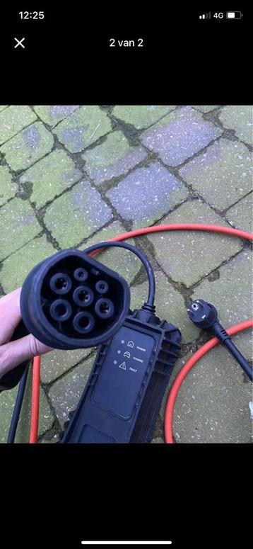 Universele laadkabel beschikbaar voor biedingen