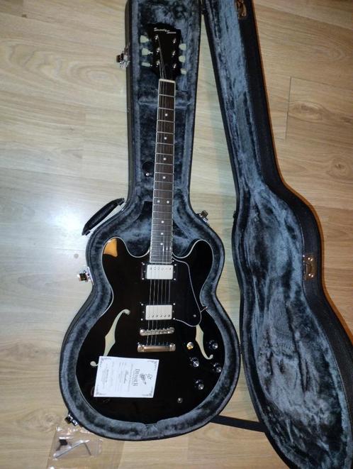 Seventy Seven Exrubato STD BK elektrische gitaar in koffer, Muziek en Instrumenten, Snaarinstrumenten | Gitaren | Elektrisch, Zo goed als nieuw