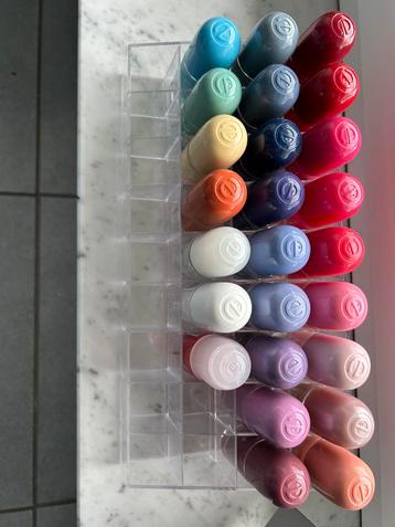 Essence nagellak beschikbaar voor biedingen