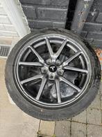 4 JANTES AVEC PNEUS HIVER TESLA 18 POUCES ET 4 ENJOLIVEUR, Pneus et Jantes, Véhicule de tourisme, 18 pouces, Enlèvement