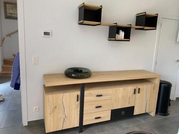 Dressoir / kastjes erboven  meubelen mintjens nieuw 1500€ beschikbaar voor biedingen