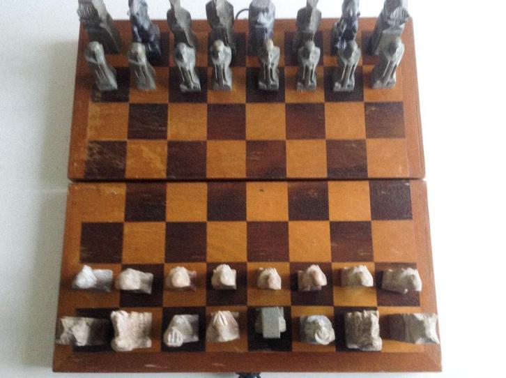 UNIEK  SCHAAKBORD  MET HANDGEMAAKTE  MARMEREN  STUKKEN, Antiek en Kunst, Kunst | Overige Kunst, Ophalen of Verzenden