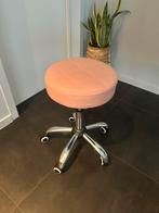 Tabouret schoonheidssalon / kappers kruk roze in goede staat, Ophalen, In hoogte verstelbaar, Gebruikt, Kunststof