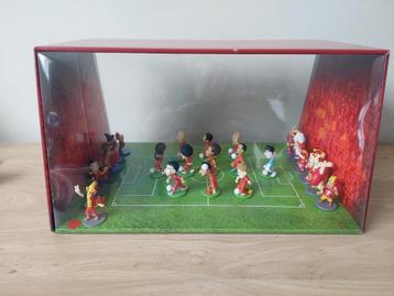 Rode duivels  verzamel poppetjes / figuurtjes in doos beschikbaar voor biedingen