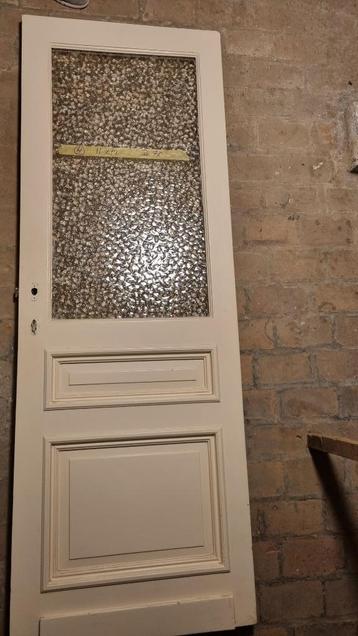 Houten eiken deur met figuurglas beschikbaar voor biedingen