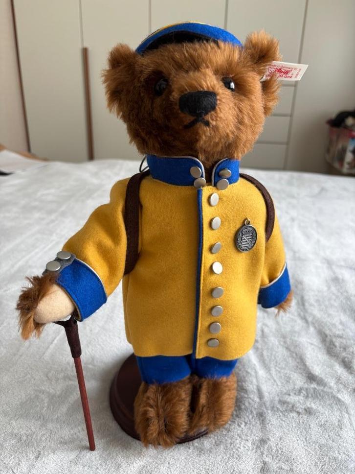 Steiff Moritz de postbode, Verzamelen, Beren en Cherished Teddies, Zo goed als nieuw, Stoffen beer, Steiff, Ophalen of Verzenden