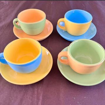 Set van 4 kopjes en schoteltjes beschikbaar voor biedingen