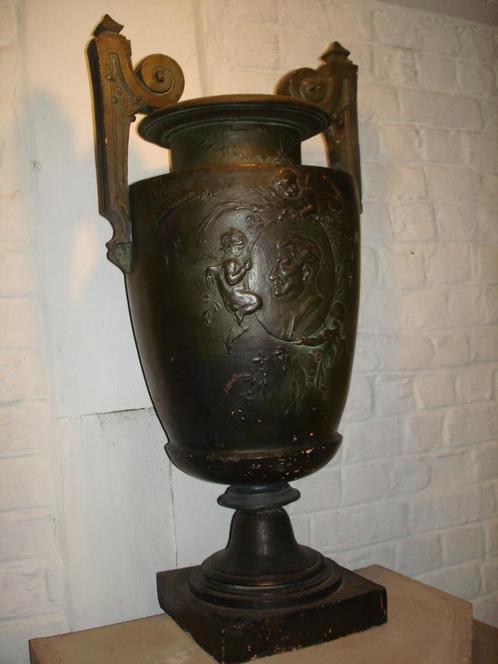 Auguste DE WEVER grote vaas hulde Louis VAN HOUTTE botanicus, Antiek en Kunst, Kunst | Beelden en Houtsnijwerken, Ophalen