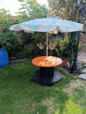 table de jardin beschikbaar voor biedingen