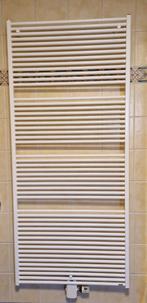 Vasco badkamer radiator met thermostaat, Doe-het-zelf en Bouw, Verwarming en Radiatoren, Ophalen, Zo goed als nieuw, Radiator