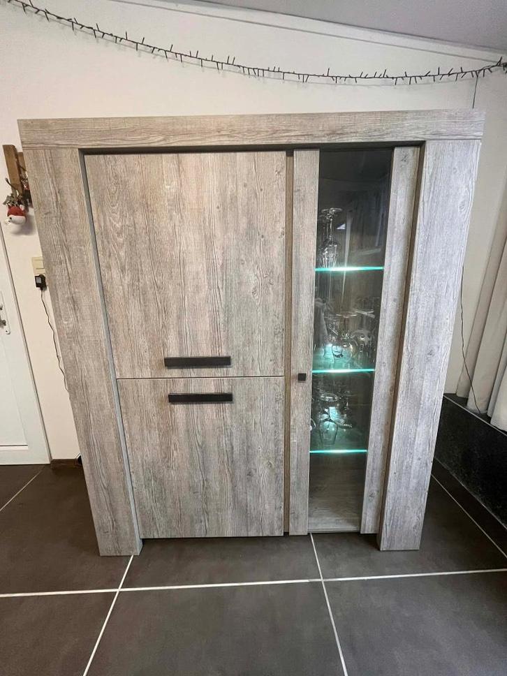 Moderne vitrinekast / barkast met LED verlichting, Maison & Meubles, Armoires | Vitrines, Comme neuf, 150 à 200 cm, 100 à 150 cm