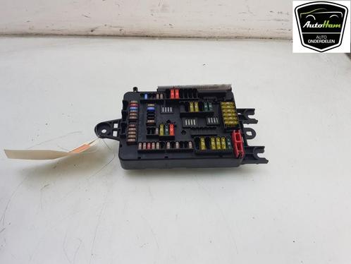 ZEKERINGKAST BMW 1 serie (F20) (01-2010/06-2019), Auto-onderdelen, Elektronica en Kabels, BMW, Gebruikt
