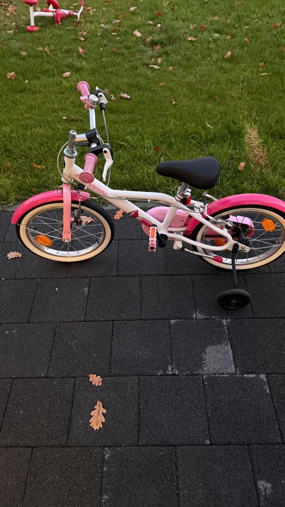 Vélo enfant 16” B’TWIN ANS 500 Docto Girl – Très bon état, Fietsen en Brommers, Fietsen | Kinderfietsjes, Zo goed als nieuw, Zijwieltjes