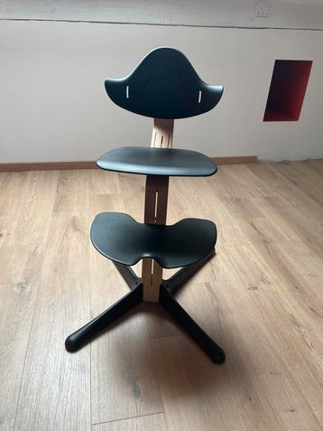 Eetstoel Nomi beschikbaar voor biedingen