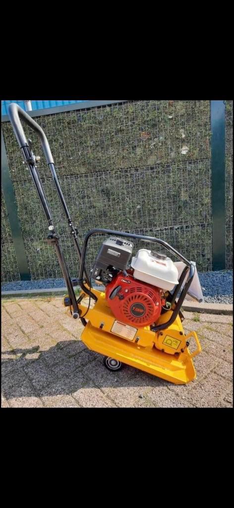 Nieuwe modellen benzine trilplaat met mat, Tuin en Terras, Hand-tuingereedschap, Zo goed als nieuw, Ophalen of Verzenden