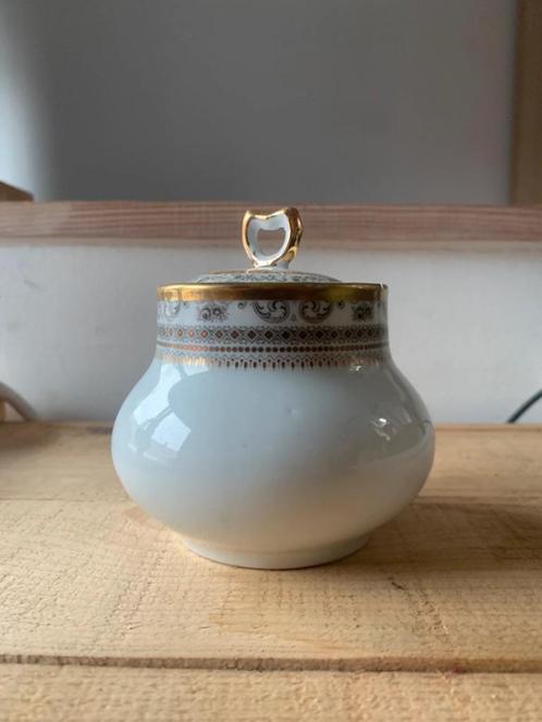 Superbe pot en porcelaine, Antiquités & Art, Antiquités | Porcelaine, Enlèvement ou Envoi