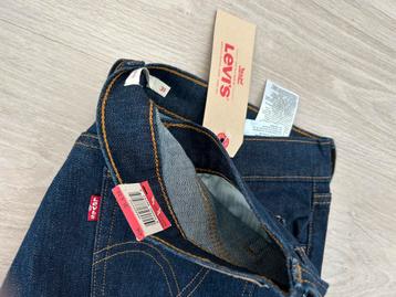 Dames Levi’s blauw nieuw met prijskaartje beschikbaar voor biedingen