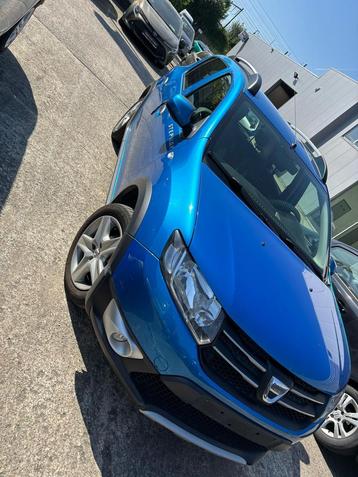 Dacia Sondero Stepway 15dci 90cv Euro5 Gps Clim, Auto's, Voorwielaandrijving, Euro 5, Zwart, 4 cilinders