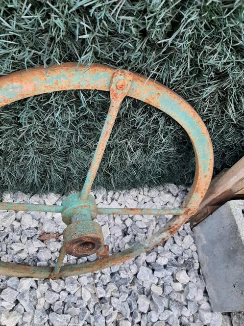 2grote en 2 kleine antieke stalen wielen afkomstig van landb, Tuin en Terras, Tuinwanddecoratie, Gebruikt, Ophalen