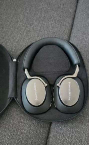 Bowers & Wilkins PX8 – High-End Wireless Headphones beschikbaar voor biedingen