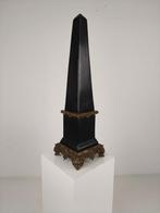 Zwarte Porseleinen Obelisk met Bronzen Ornamenten – 20e Eeuw, Ophalen of Verzenden