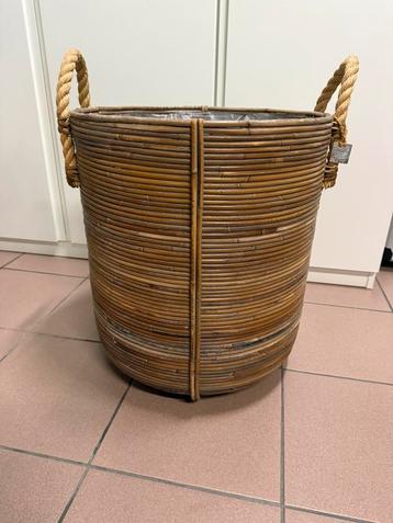 Grote plantenbak/pot beschikbaar voor biedingen