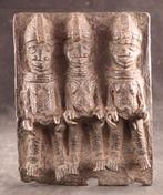 Plaque en relief ancienne en bronze du Bénin, Antiquités & Art, Enlèvement ou Envoi