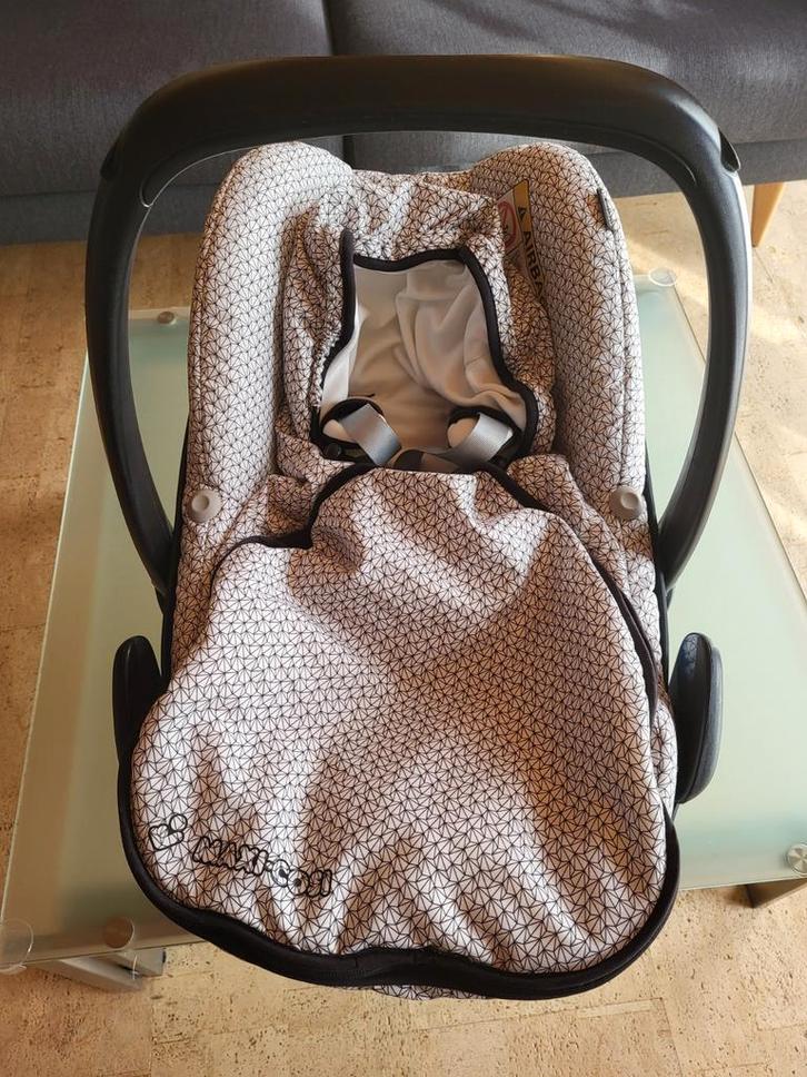 Maxi-cosi Pebble met voetenzak , heel goede staat, Kinderen en Baby's, Autostoeltjes, Zo goed als nieuw, Maxi-Cosi, 0 t/m 13 kg