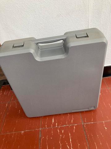 Schotelantenne in koffer beschikbaar voor biedingen