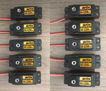10 servos Savox 1256 - 1258 beschikbaar voor biedingen