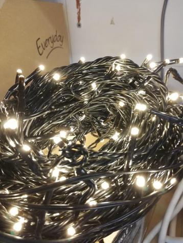 Kerstverlichting: krans van 180 LED-lampjes beschikbaar voor biedingen