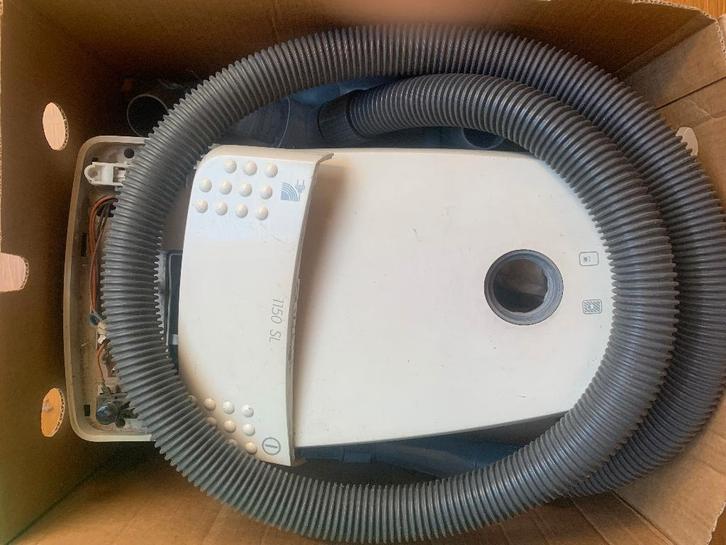VOOR ONDERDELEN * STOFZUIGER MOULINEX OM WEG TE GEVEN, Elektronische apparatuur, Stofzuigers, Niet werkend, Stofzuiger, Ophalen
