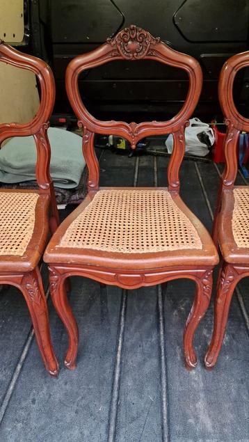 Antieke notelaar stoelen