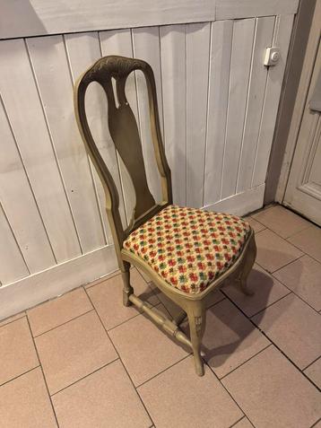 Stevige antieke stoelen beschikbaar voor biedingen
