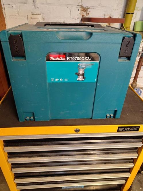 Makita bovenfrees rt0700cx2j set, Doe-het-zelf en Bouw, Gereedschap | Freesmachines, Zo goed als nieuw, Bovenfrees, Ophalen