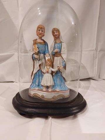 Oude stolp met heilige familie in porselein. beschikbaar voor biedingen