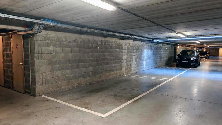 PARKING SÉCURISÉ - TOURNAI CENTRE, Immo, Garages & Places de parking, Tournai