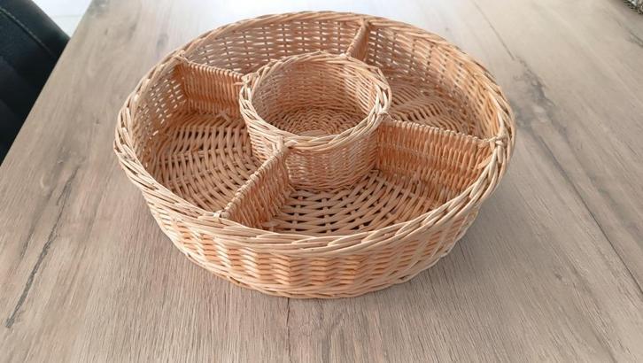 Rond rieten dienblad met 5 vakken, Huis en Inrichting, Woonaccessoires | Schalen en Manden, Rond, Riet, Ophalen