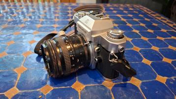 Nikomat EL + Nikkor 35 mm f/2.8 shift PC-objectief beschikbaar voor biedingen