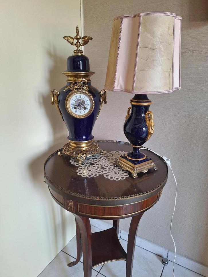 Antieken urneklok en tafellamp, Antiek en Kunst, Curiosa en Brocante, Ophalen