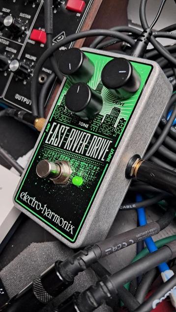 Pédale effet Electro Harmonix East River Drive + Alim beschikbaar voor biedingen