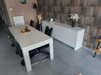 Lichtgrijs laqué eettafel met 8 stoelen., Ophalen, Zo goed als nieuw