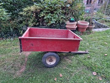 Kar voor aan kleine tractor of grasmachine  disponible aux enchères