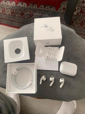 Apple AirPods 2e generatie – losse onderdelen beschikbaar voor biedingen