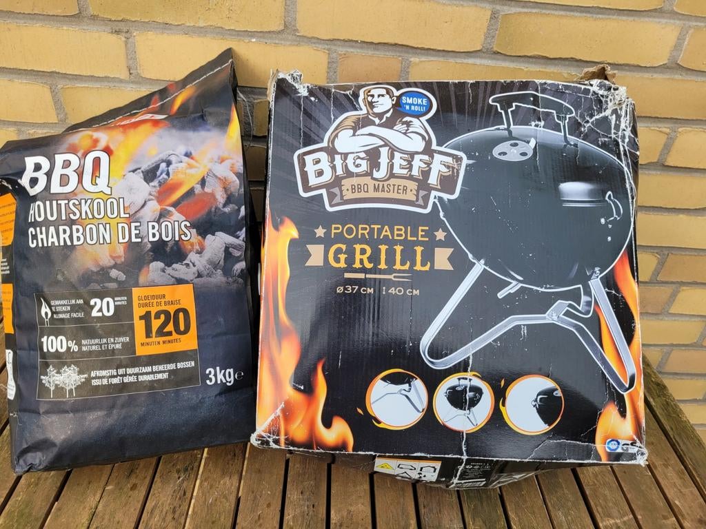 Barbecue met zak houtskool erbij, Ophalen