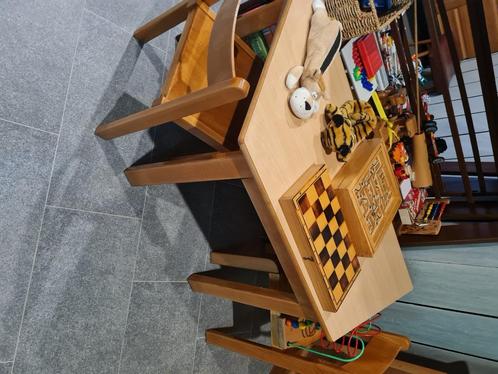 Kleuter knutseltafel met 3 stoeltjes, Kinderen en Baby's, Kinderkamer | Tafels en Stoelen, Ophalen