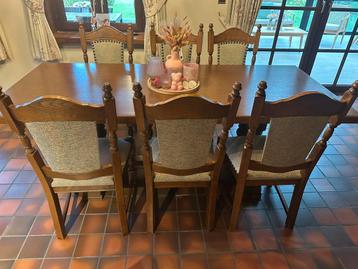 6 landelijke vol eiken stoelen beschikbaar voor biedingen