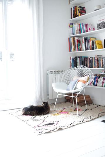 Diamantfauteuil Bertoia met gestikte ruitwit geverfde struct beschikbaar voor biedingen