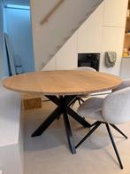 Eiken ronde tafel met zwarte poot diameter 130cm, Huis en Inrichting, Ophalen of Verzenden, Zo goed als nieuw, Vijf personen of meer